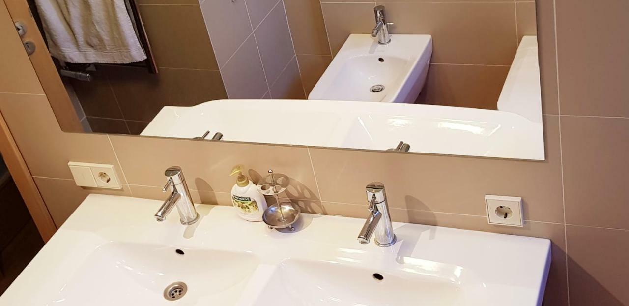 Exceptional Uzupis Bridge 3 bedroom apartment VNO Buitenkant foto